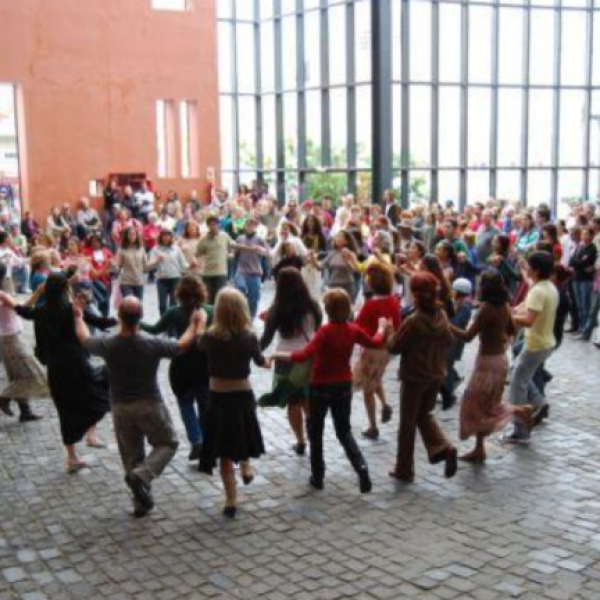 Cibele - Pessoas Dançando